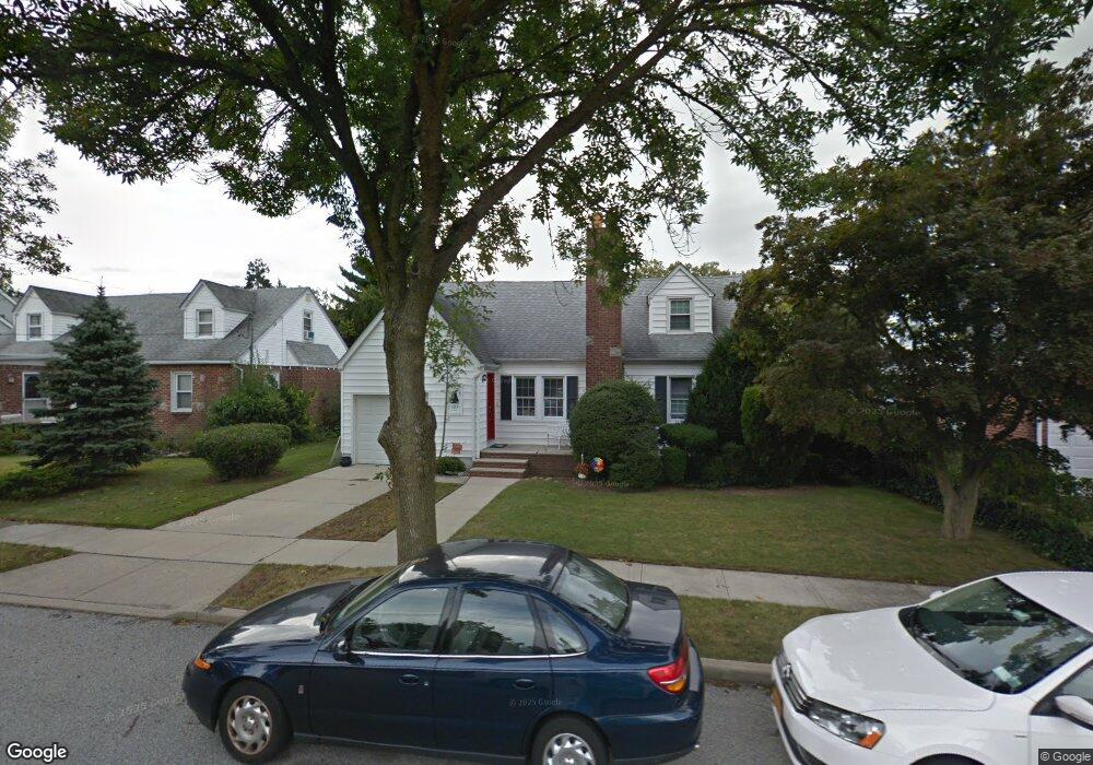 127 Gordon Blvd, Floral Park, NY 11001 - photo 1