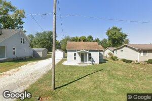 27 7th St, Carrollton, IL 62016