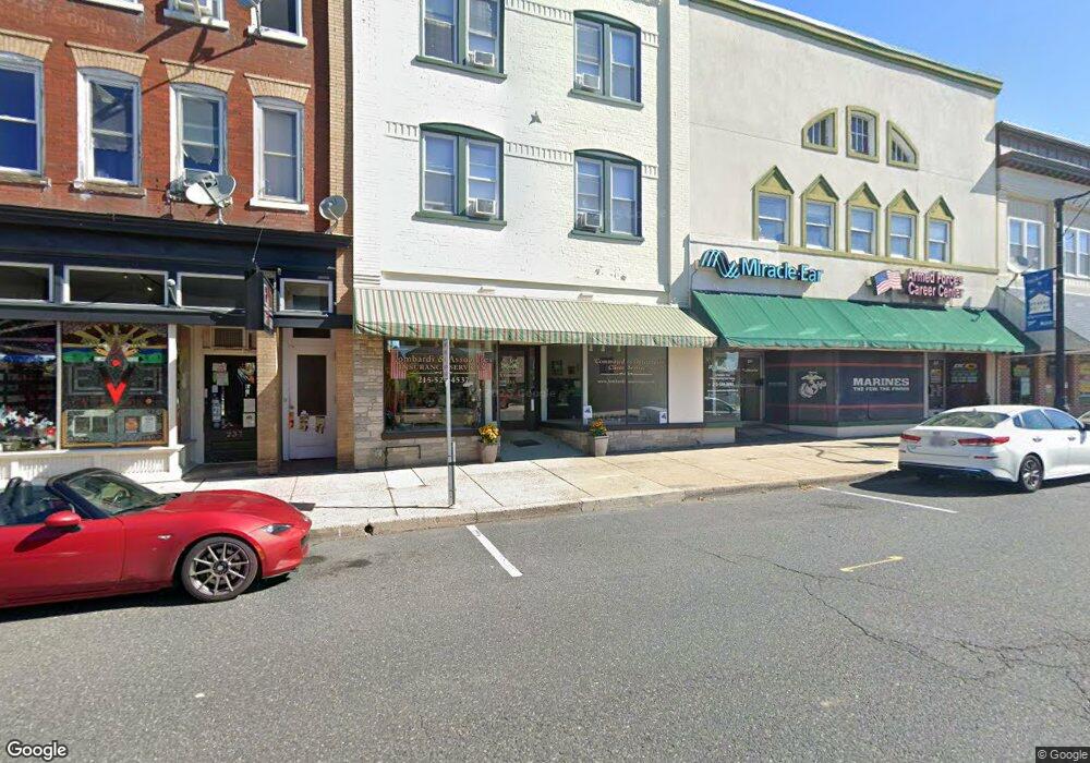 233 W Broad St, Quakertown, PA 18951 - photo 1