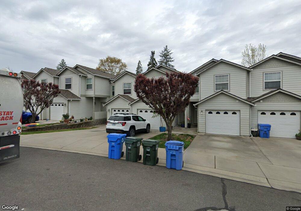 1182 SW Lafayette Dr, Grants Pass, OR 97527 - photo 1