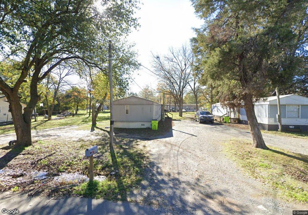 1108 E Harrison St, Stuttgart, AR 72160 - photo 1