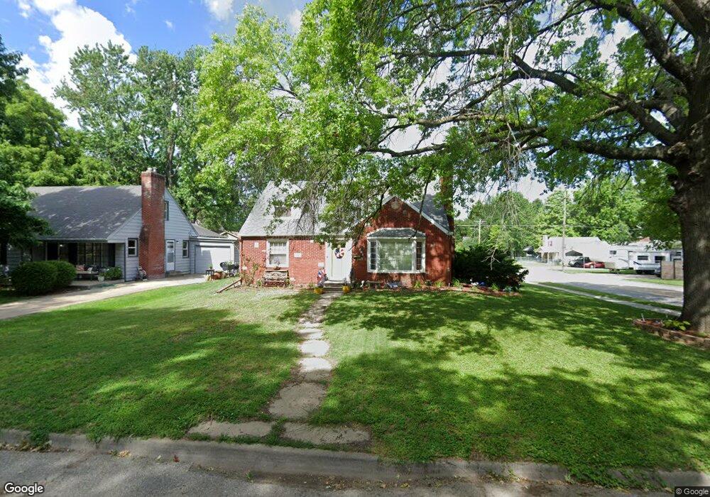 1701 SW Webster Ave, Topeka, KS 66604 - photo 1