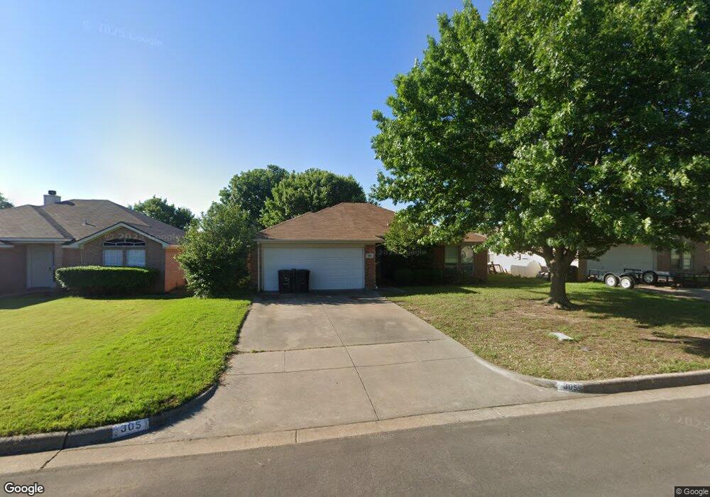 305 Preston Dr, Cleburne, TX 76033 - photo 1