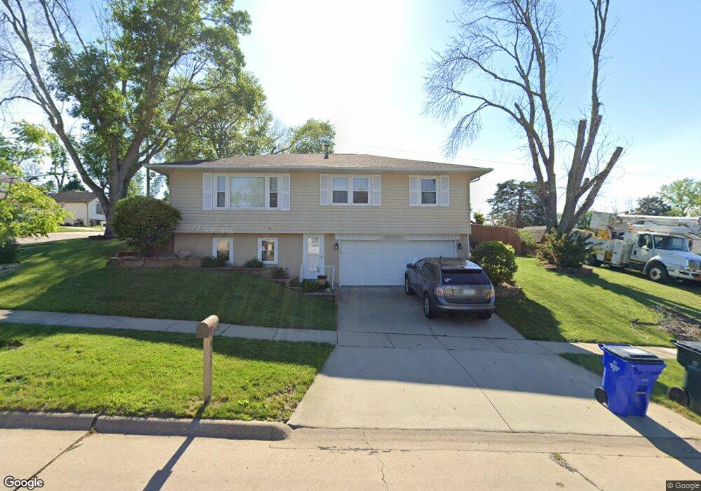 911 29th St NW, Cedar Rapids, IA 52405 - photo 1