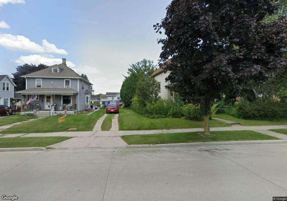 2202 Michigan Ave, Manitowoc, WI 54220 - photo 1