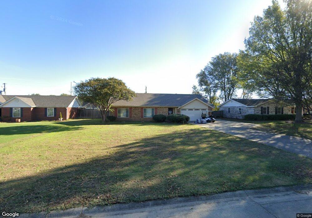 1903 S Oak St, Stuttgart, AR 72160 - photo 1