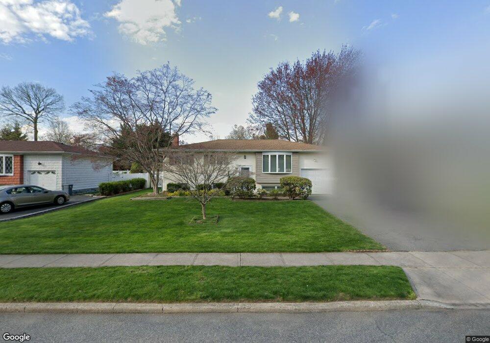 43 Seneca Dr, ComMacK, NY 11725 - photo 1