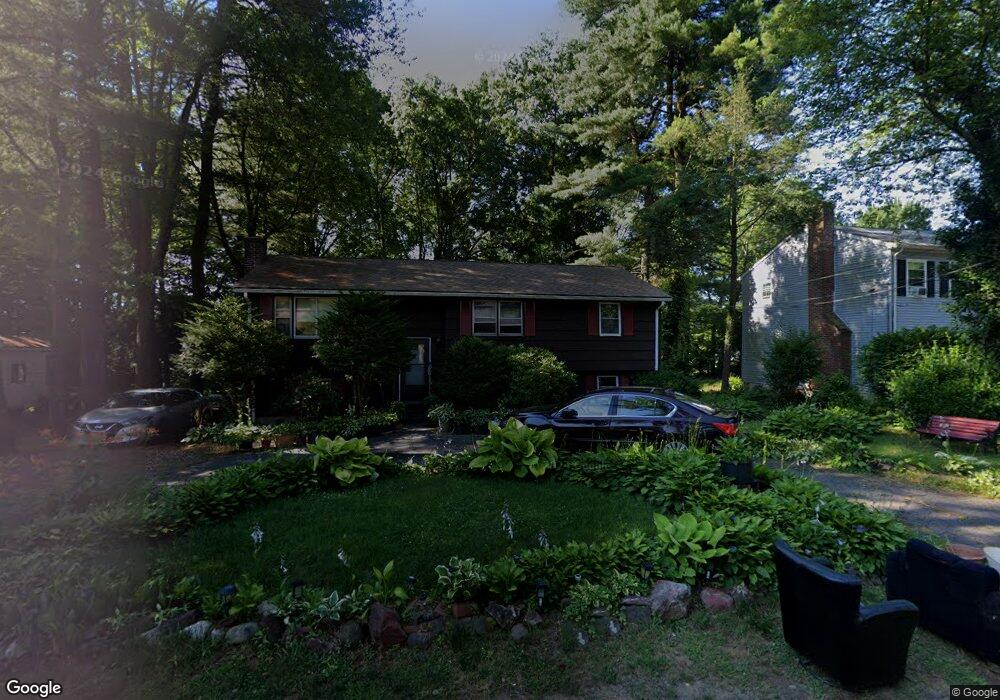 11 Pine Grove Rd, Bloomfield, CT 06002 - photo 1