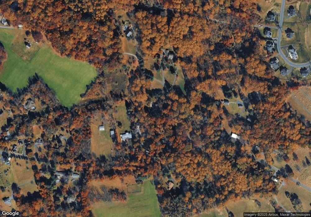 5645 Applebutter Hill Rd, Coopersburg, PA 18036 - photo 1