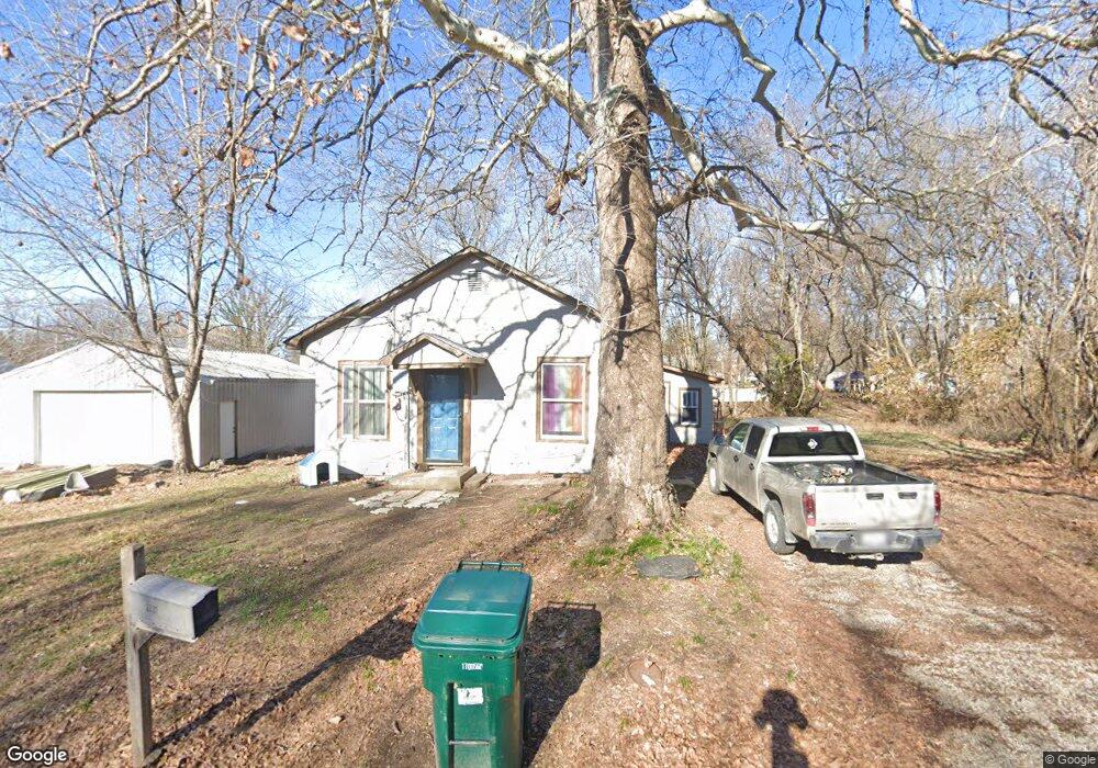 2731 Corning Ave, Parsons, KS 67357 - photo 1