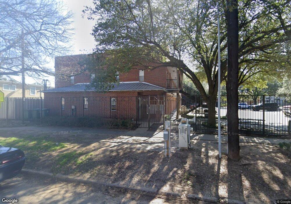 848 Yale St, Houston, TX 77007 - photo 1