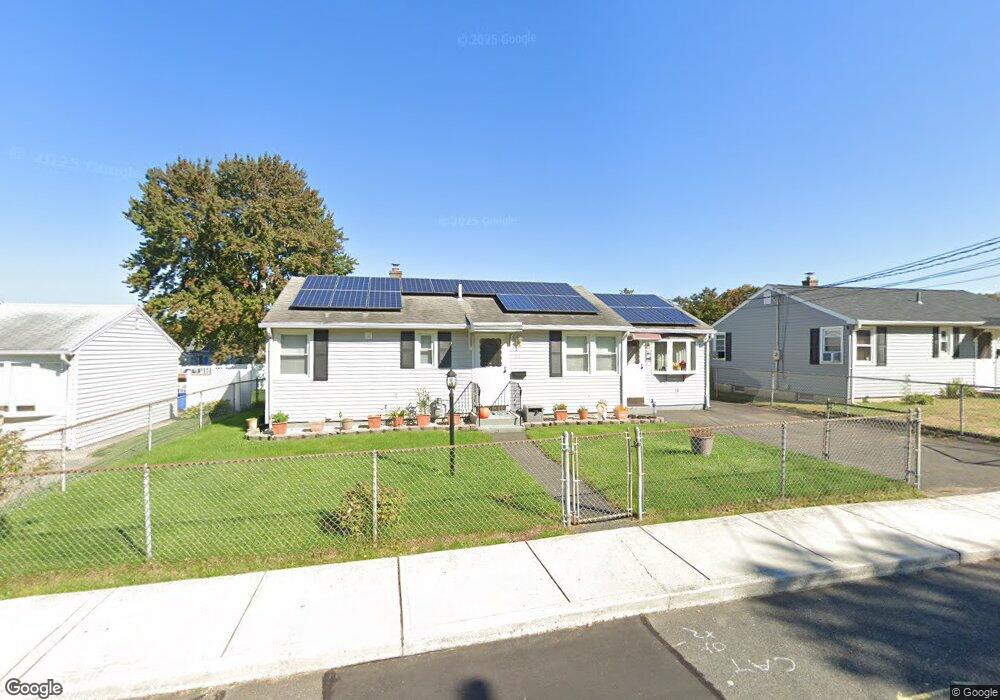 77 Meadowbrook Dr, Waterbury, CT 06706 - photo 1