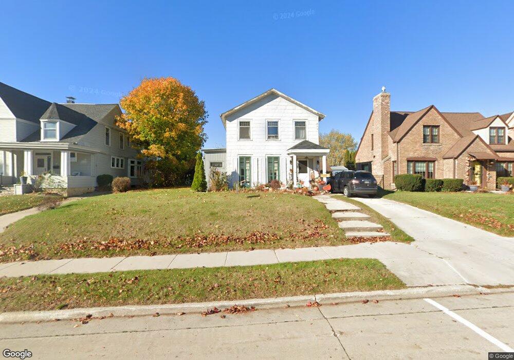 528 N 8th St, Manitowoc, WI 54220 - photo 1