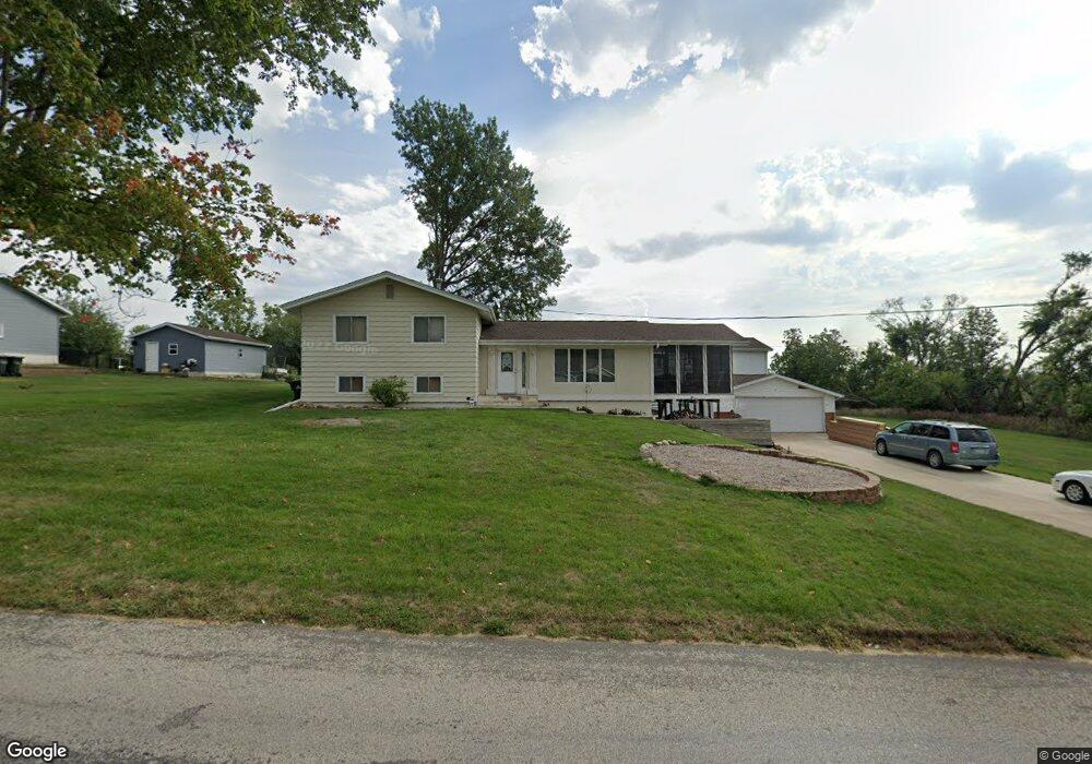2541 27th St SW, Cedar Rapids, IA 52404 - photo 1