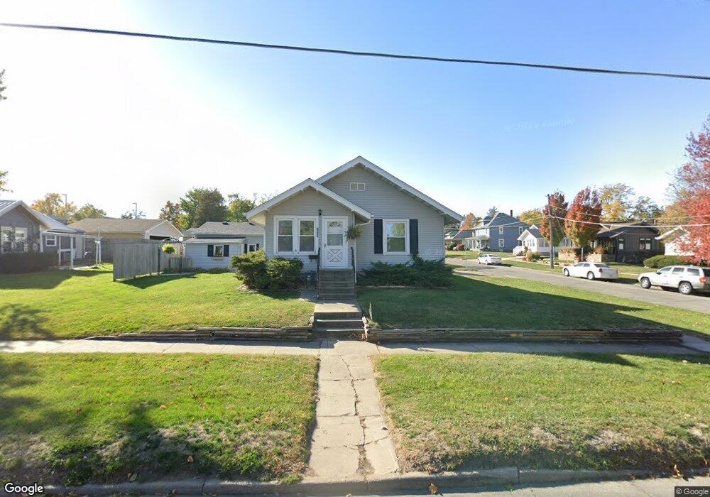 125 E 8th St N, Newton, IA 50208 - photo 1