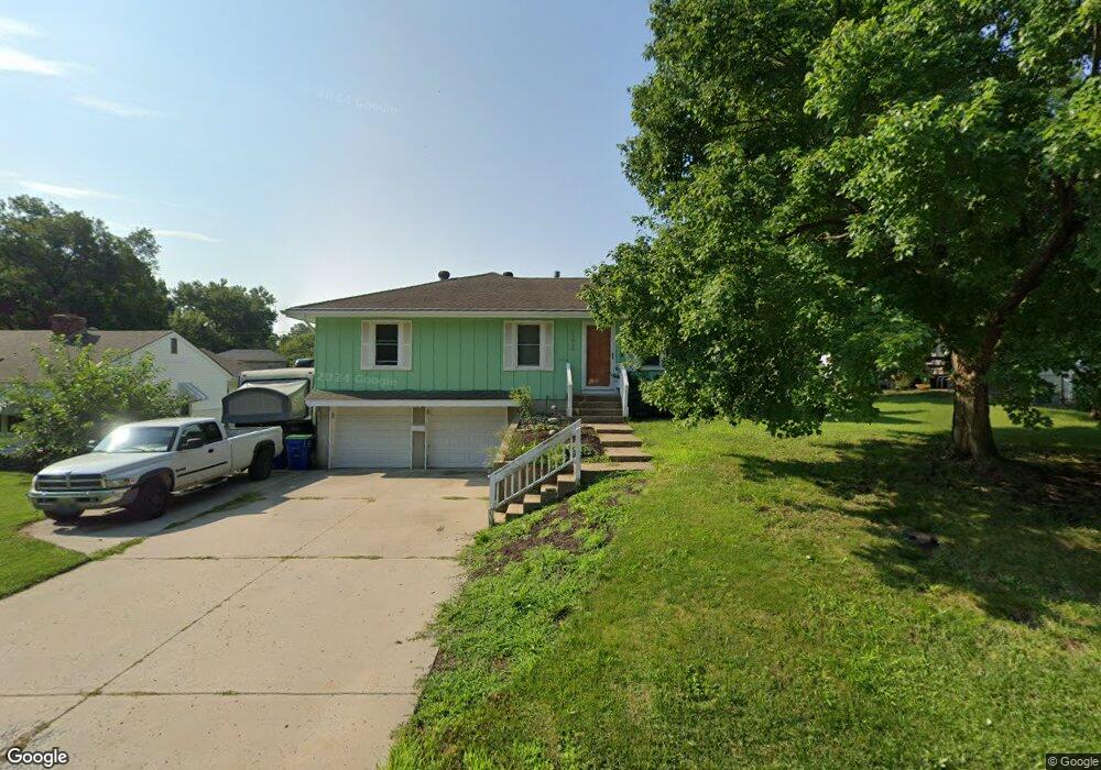 11815 Yager Ln, Shawnee, KS 66203 - photo 1