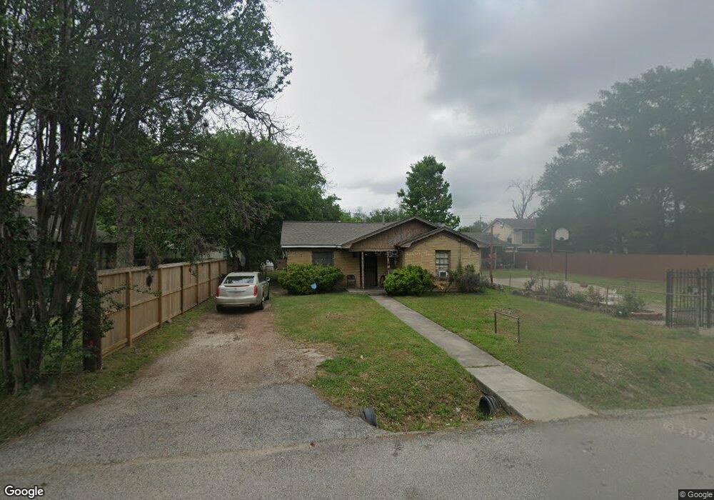 909 Reid St, Houston, TX 77022 - photo 1