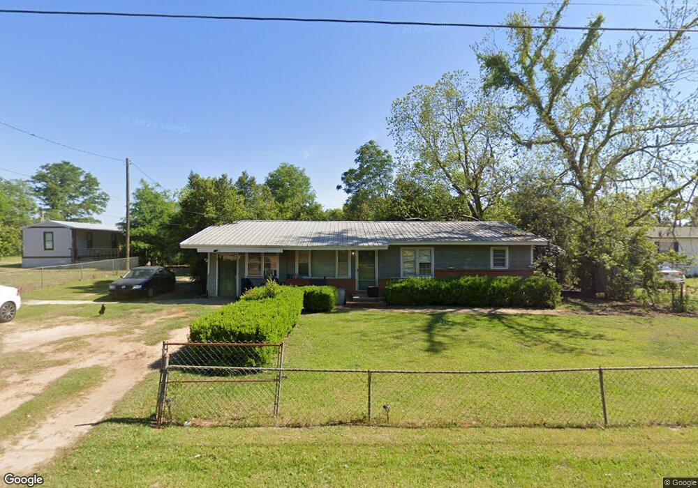 133 Daisy Ave, Douglas, GA 31533 - photo 1