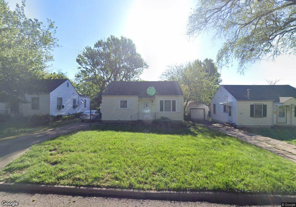 832 SW Watson Ave, Topeka, KS 66606 - photo 1