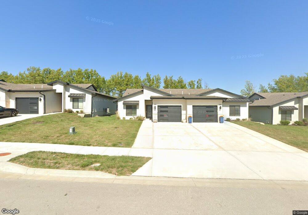 212 E Pine St, Raymore, MO 64083 - photo 1