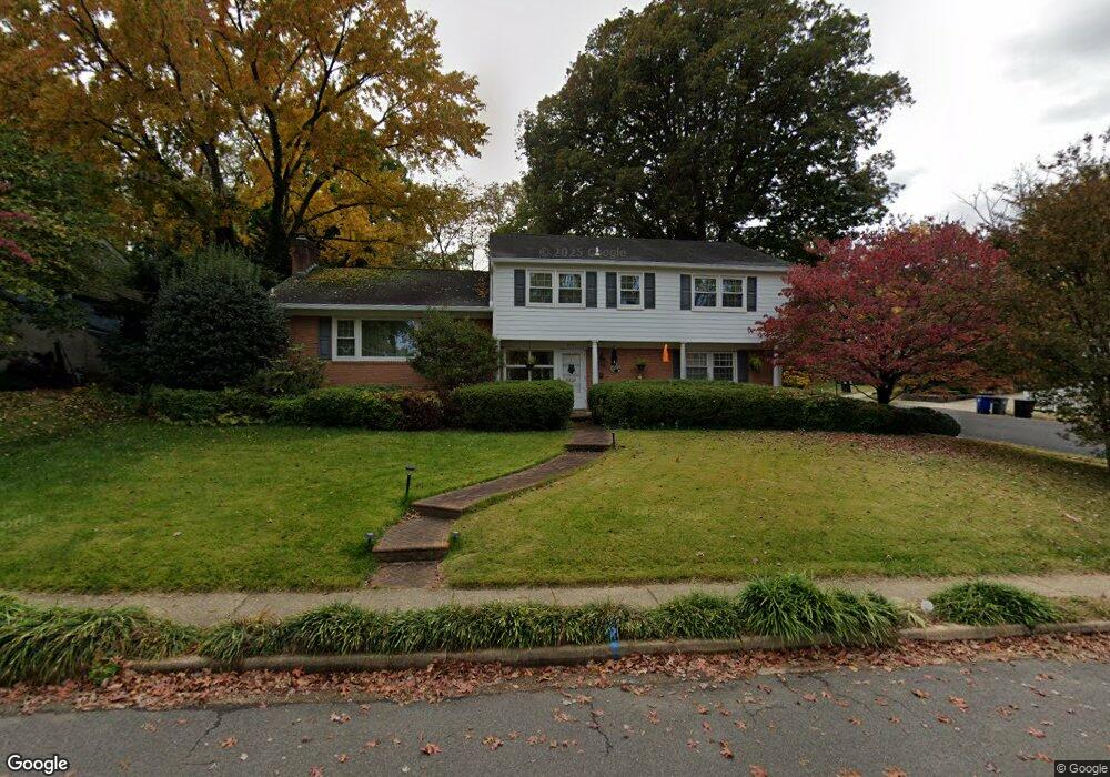 3870 N Chesterbrook Rd, Arlington, VA 22207 - photo 1