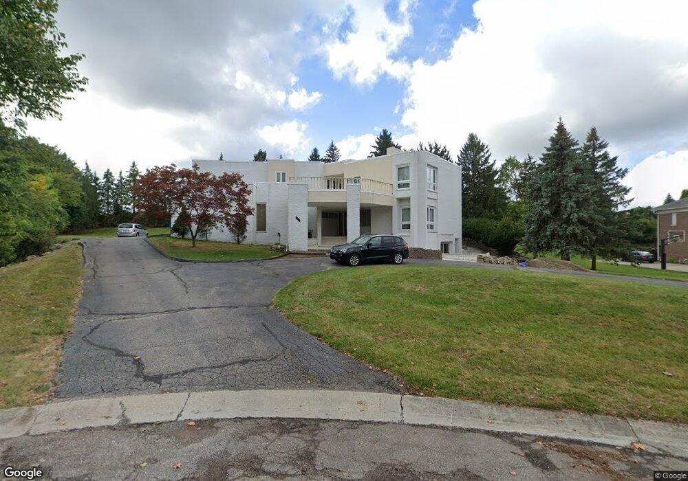 1955 Westlake Ct, Bloomfield Hills, MI 48302 - photo 1