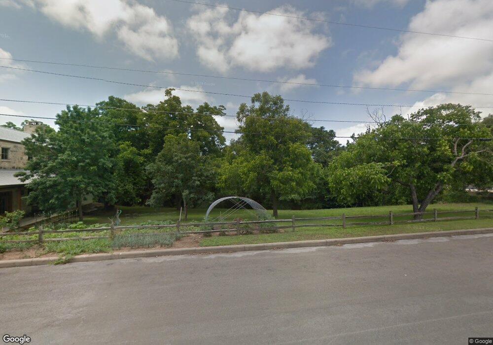 101 E Schubert St, Fredericksburg, TX 78624 - photo 1