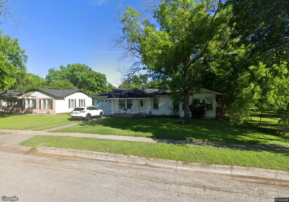 608 Phillips St, Cleburne, TX 76033 - photo 1