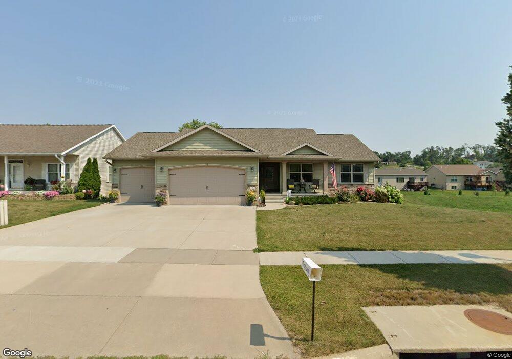 4712 M Ave NW, Cedar Rapids, IA 52405 - photo 1
