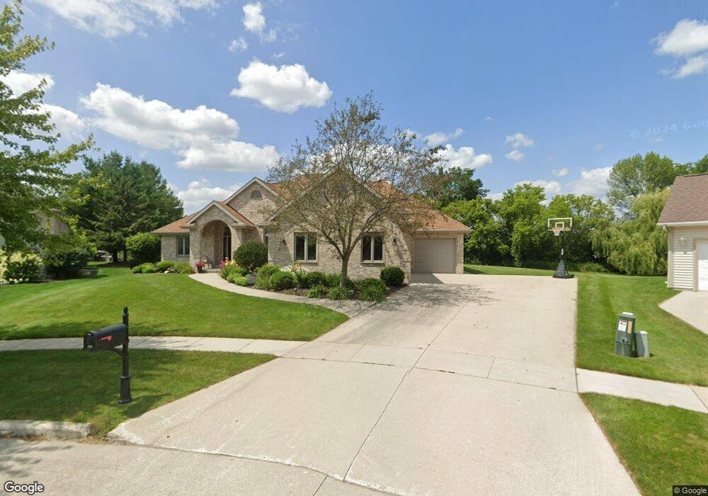 920 Porche Ct, Manitowoc, WI 54220 - photo 1