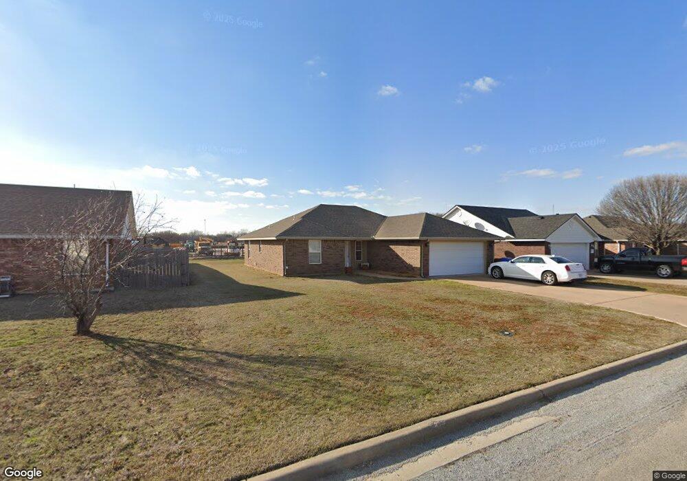 837 Huddleston Dr, Cache, OK 73527 - photo 1