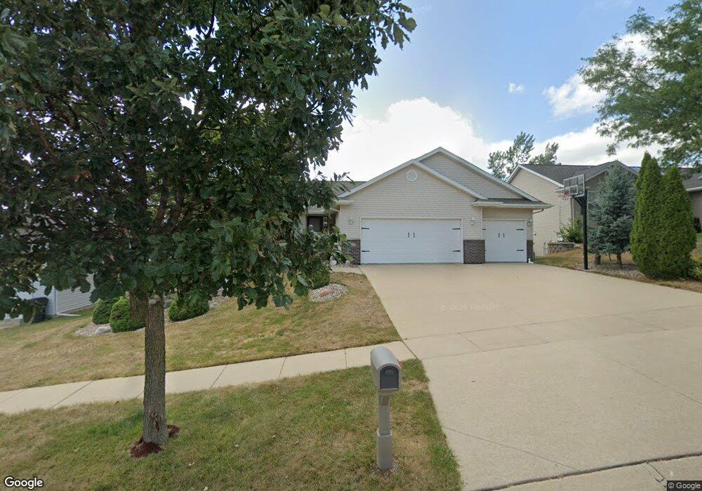 3318 Prairie Creek Rd SW, Cedar Rapids, IA 52404 - photo 1