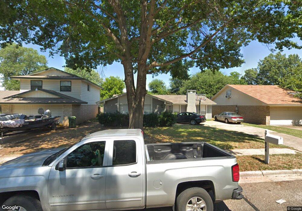 924 Columbus Ct, Bedford, TX 76022 - photo 1