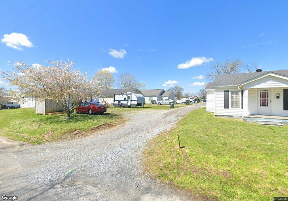 804 W 3rd St, Dickson, TN 37055 - photo 1