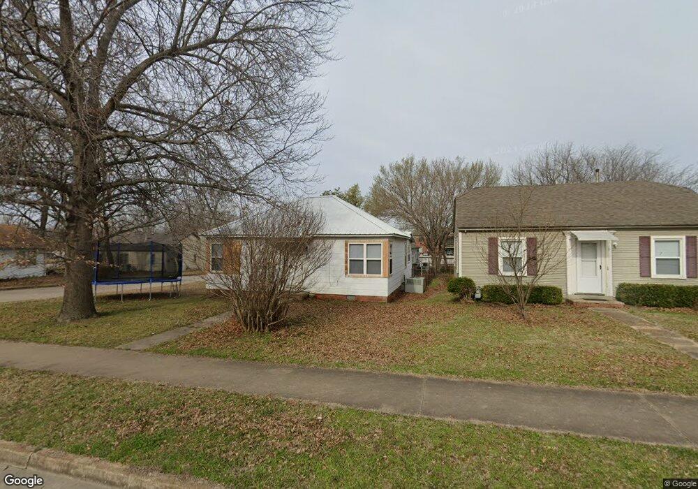 323 S Weenonah Ave, Claremore, OK 74017 - photo 1