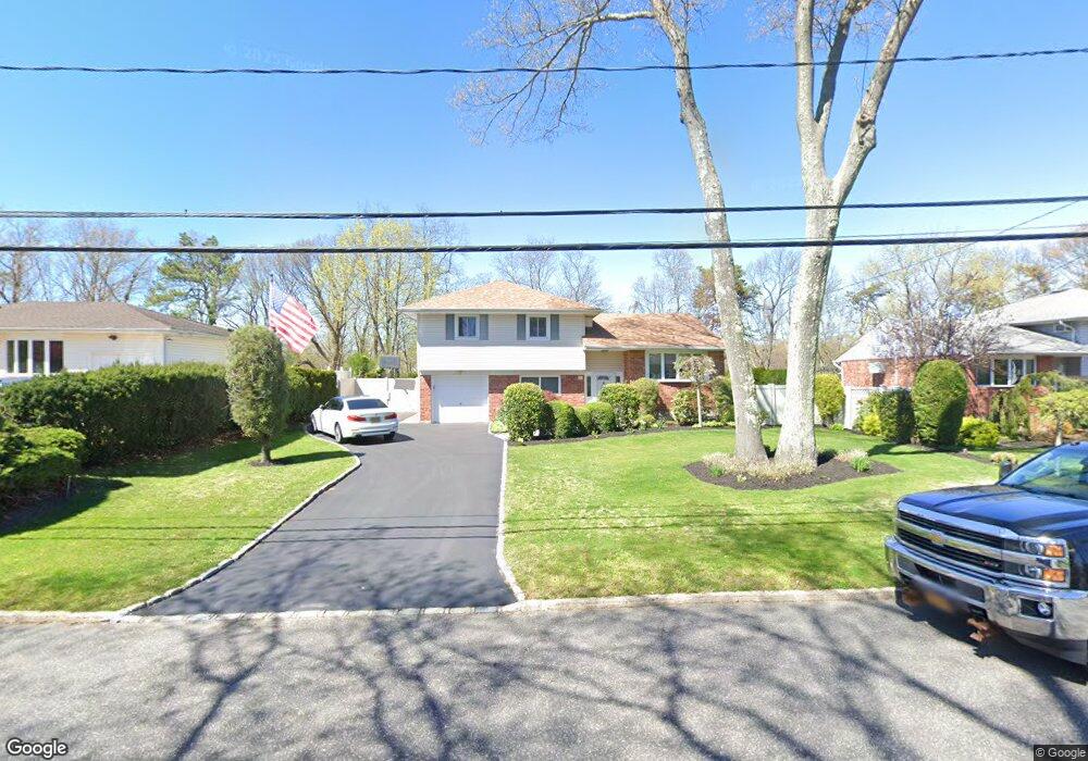 37 Harvard Ln, ComMacK, NY 11725 - photo 1
