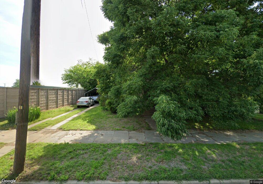 810 N Dixon St, Gainesville, TX 76240 - photo 1