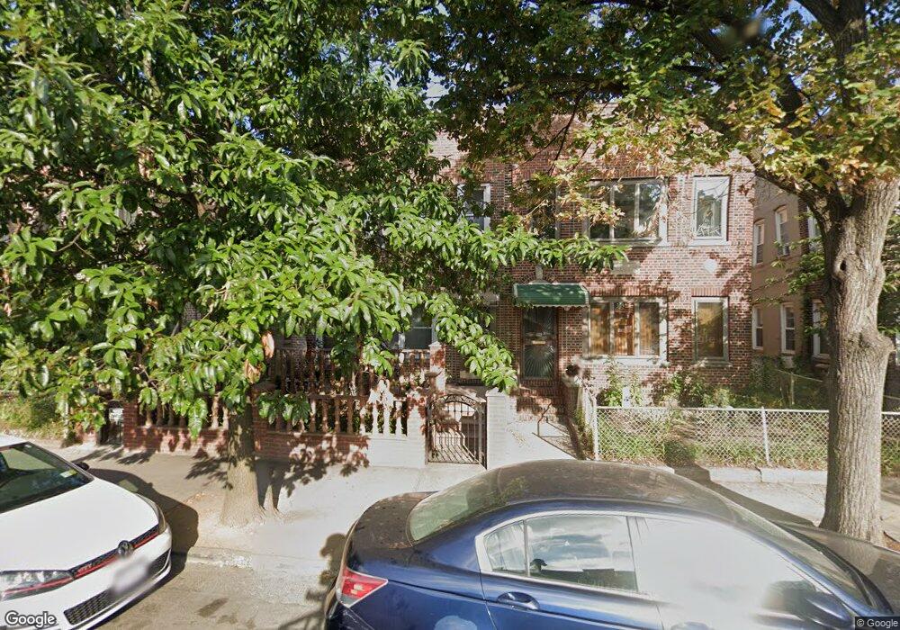 3030 37th St, Astoria, NY 11103 - photo 1