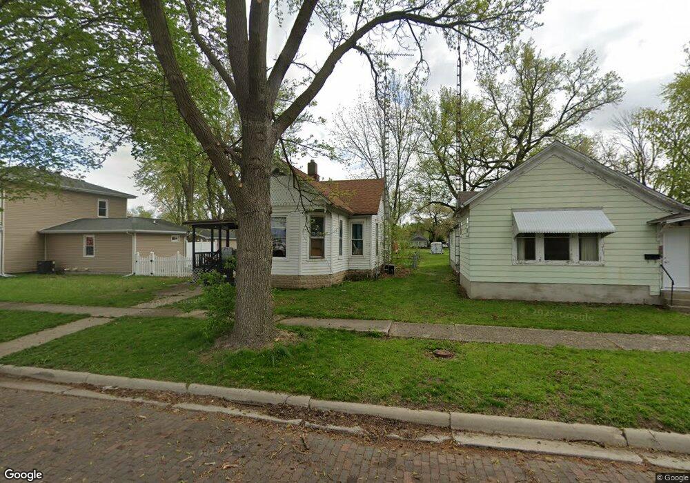 912 Pekin St, Lincoln, IL 62656 - photo 1