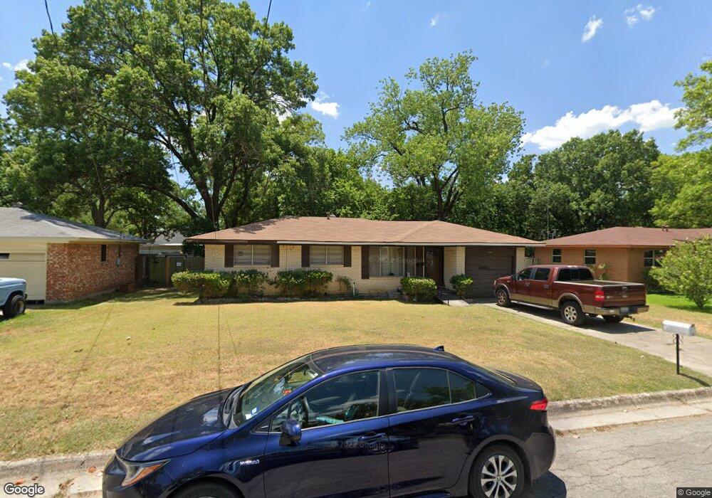 1504 Elizabeth St, Gainesville, TX 76240 - photo 1