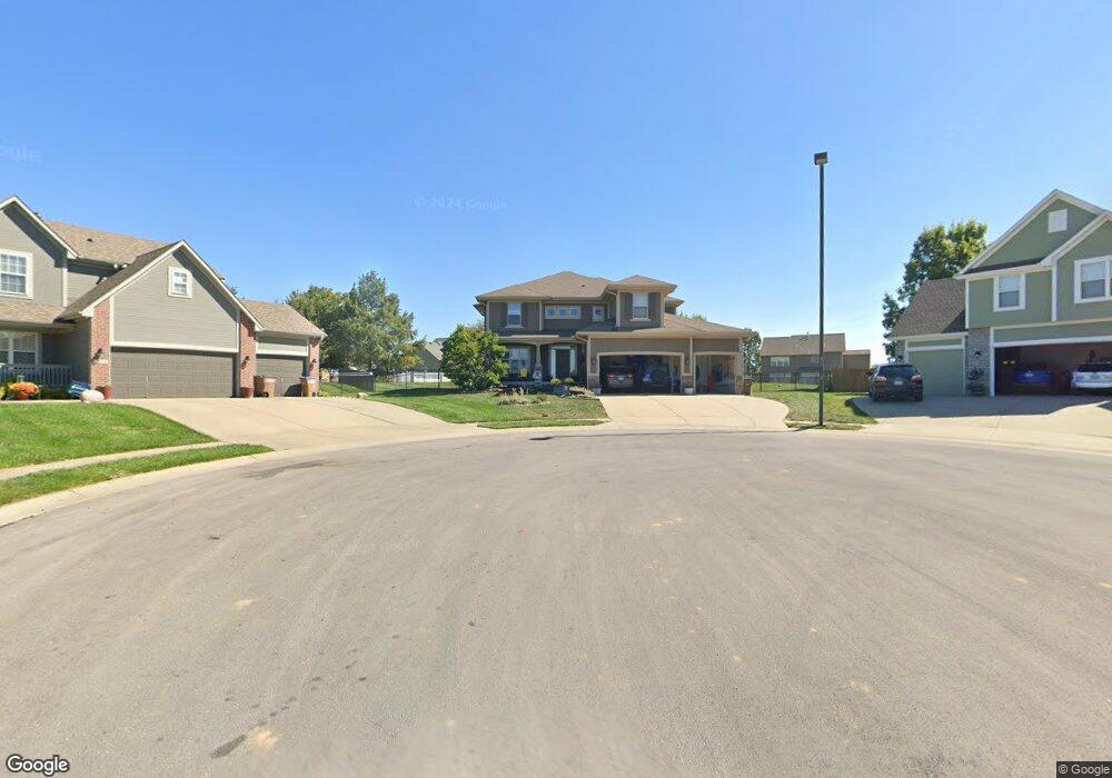 1522 Deer Ridge Ct, Raymore, MO 64083 - photo 1