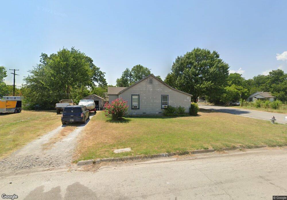 1709 Mill St, Gainesville, TX 76240 - photo 1