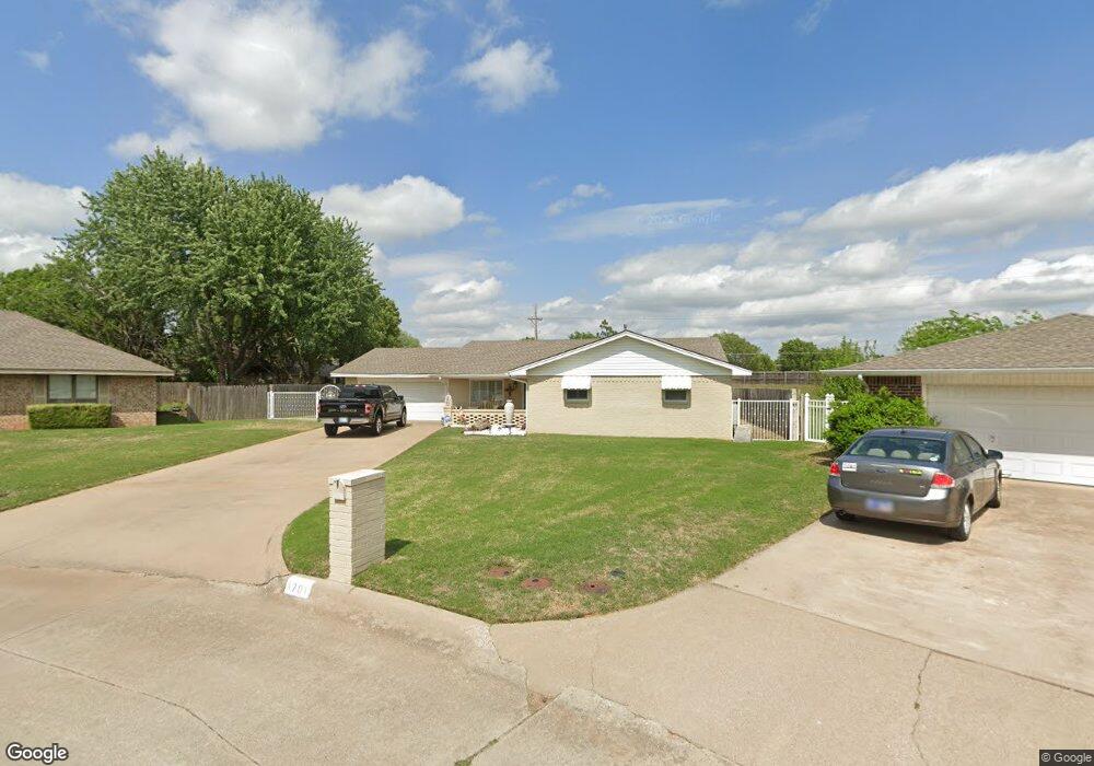 1701 Clover Cir, Duncan, OK 73533 - photo 1