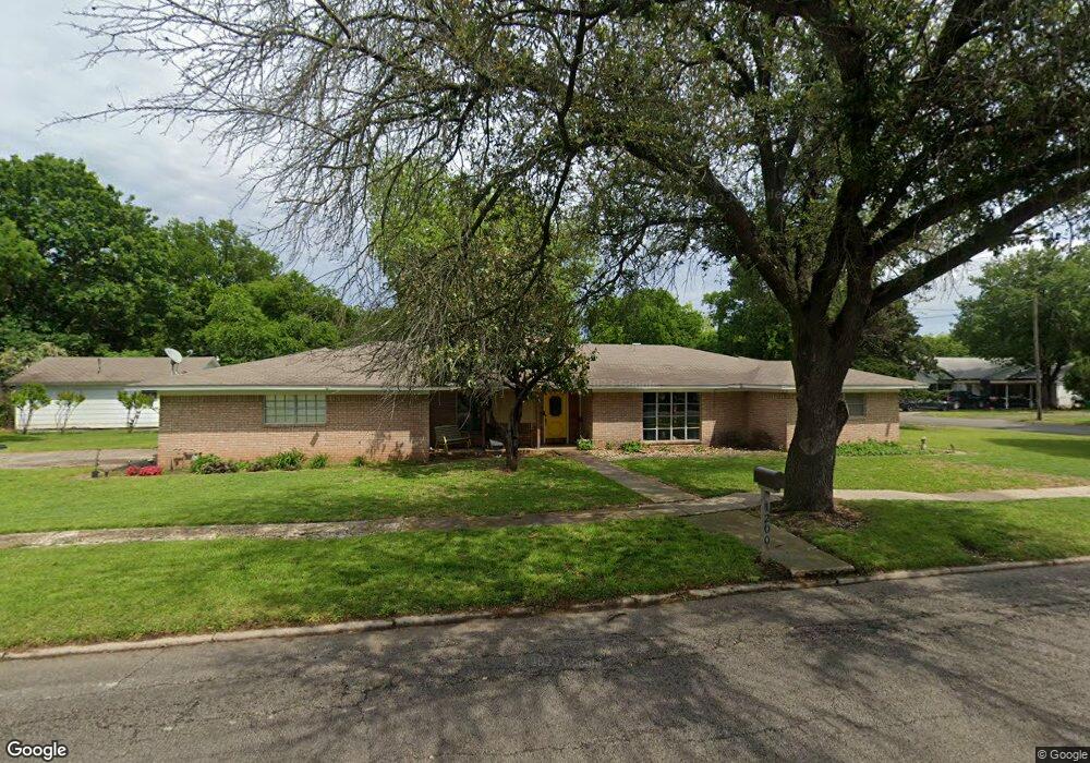 1200 Throckmorton St, Gainesville, TX 76240 - photo 1