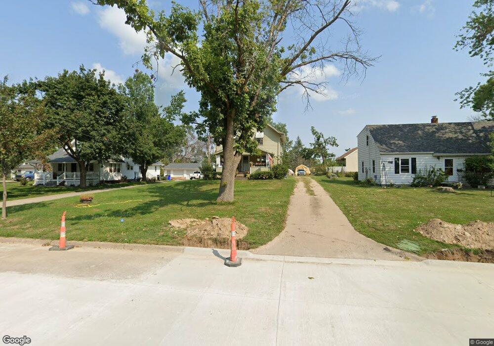 1242 30th St SE, Cedar Rapids, IA 52403 - photo 1