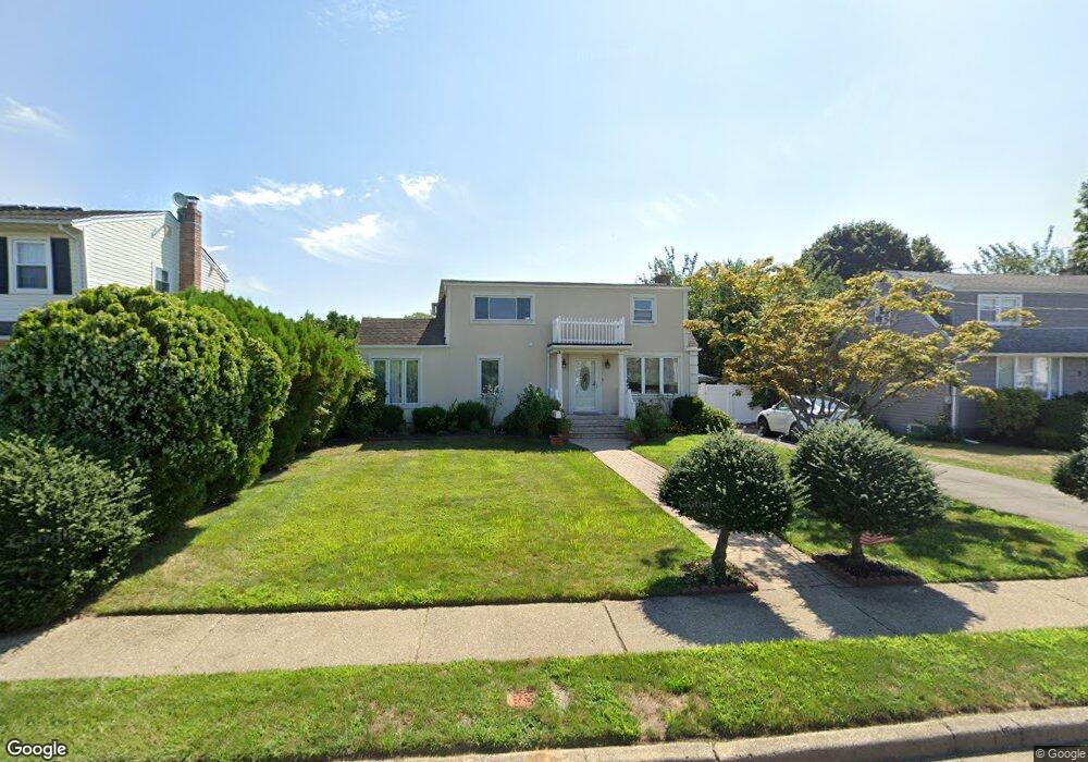 7 Center Ct, Bethpage, NY 11714 - photo 1