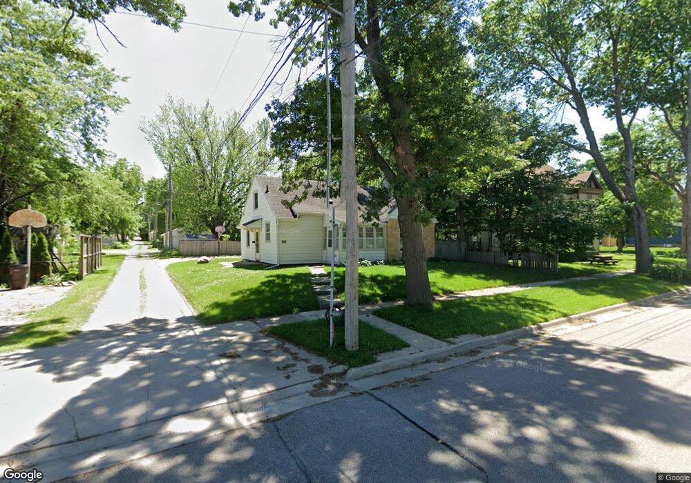 716 W 7th St, Cedar Falls, IA 50613 - photo 1