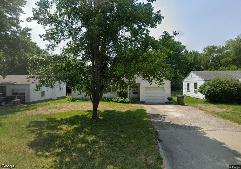 1617 SW 22nd St, Topeka, KS 66611 - photo 1