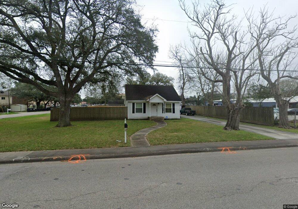 1103 W Adoue St, Alvin, TX 77511 - photo 1