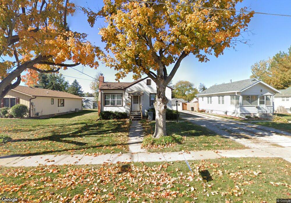 831 E 10th St S, Newton, IA 50208 - photo 1
